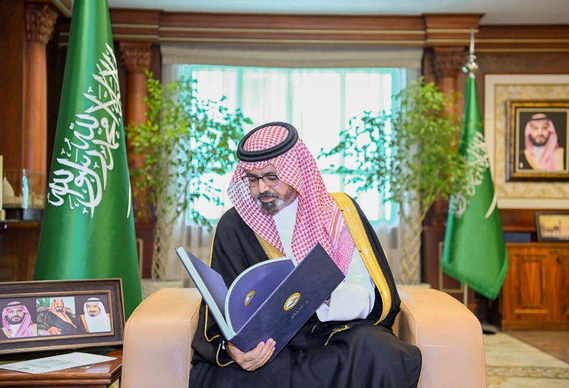 نائب أمير جازان يستقبل مدير فرع الرئاسة العامة لهيئة الأمر بالمعروف بالمنطقة