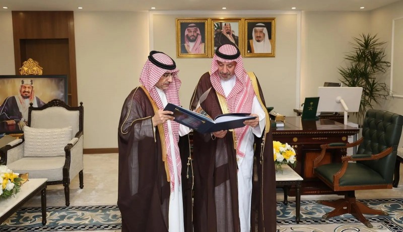 أمير نجران يؤكد تطوير برامج الجامعة ورفع جاهزيتها