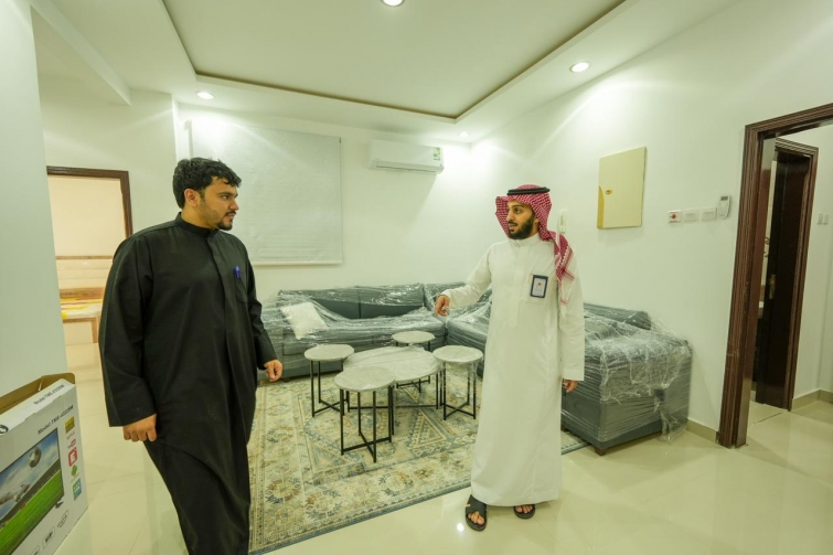 "تراحم" توزع وحدات سكنية للأسر الأكثر حاجة في الرياض