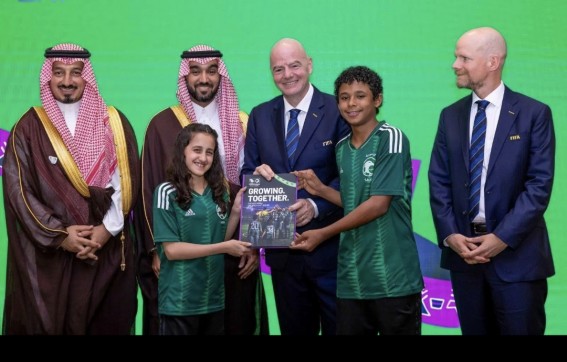 المملكة تسلِّم رسميًّا ملف الترشُّح لاستضافة كأس العالم FIFA™