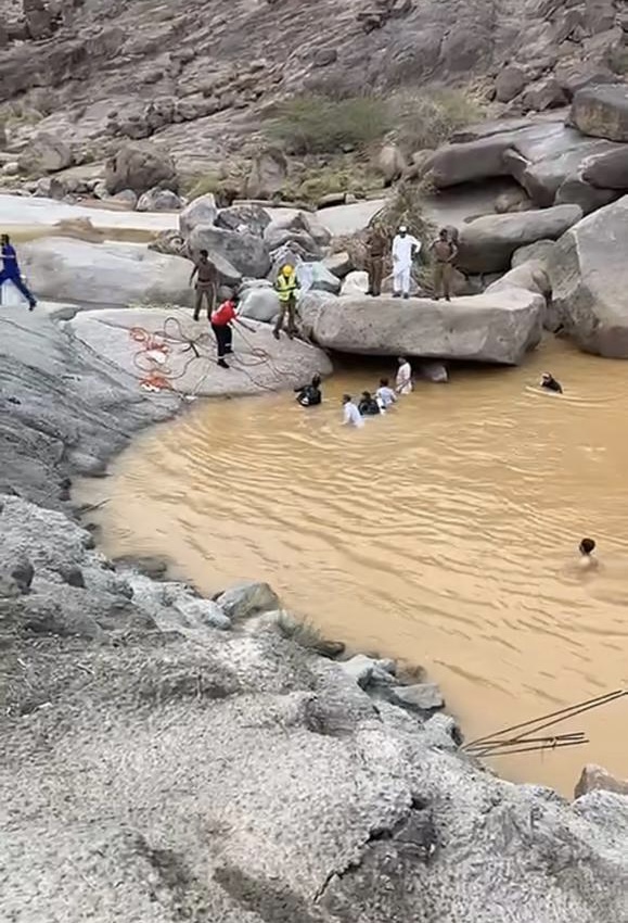 مصرع فتاة غرقاً في حي دحضة بنجران