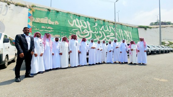 محافظ فيفاء يدشن خدمة النقل المدرسي