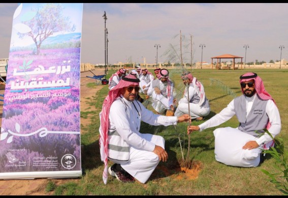 ضمن مبادرة السعوديةالخضراء‬⁩ .. ⁧بلدية الشعبة تدشن‬⁩ حملة التشجير