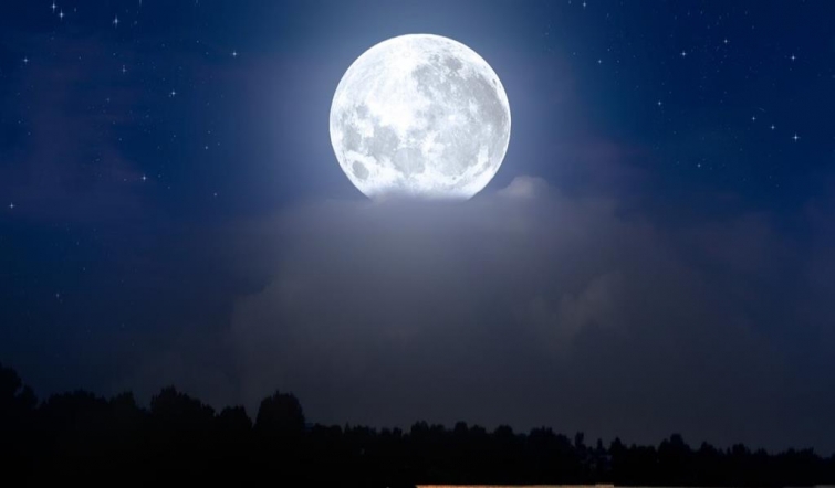 فلكية جدة”: القمر يصل التربيع الأخير مساء اليوم