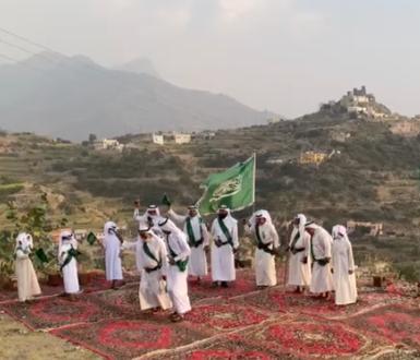 "قبائل آل يحيى "من أقصى الحد الجنوبي يحتفلون باليوم الوطني ال 90 والقلاع الأثرية تتوشح الأخضر ابتهاجاً