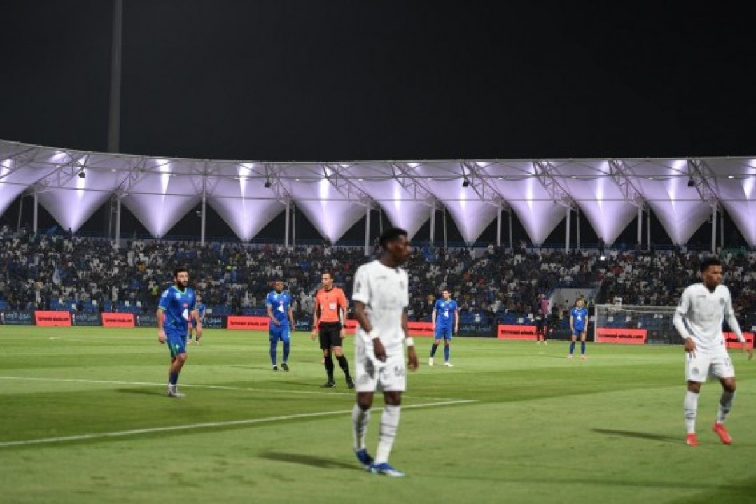 "الفتح يتفوق على الشباب بثلاثية في دوري روشن السعودي
