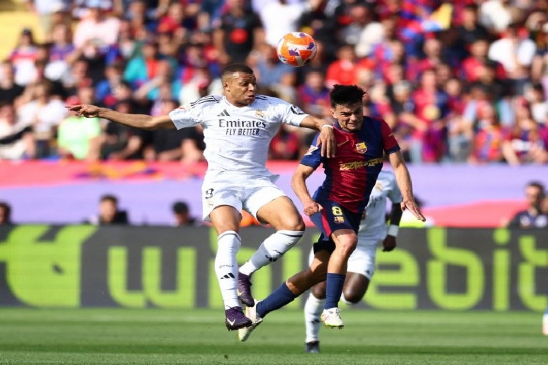برشلونة يقلب الطاولة على الريال ويقترب من اللقب