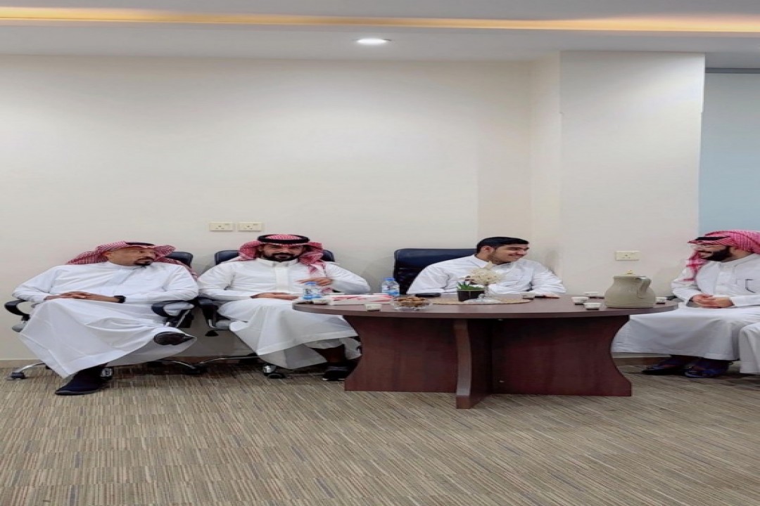 “فن الكتابة والإلقاء” يجذب المهتمين