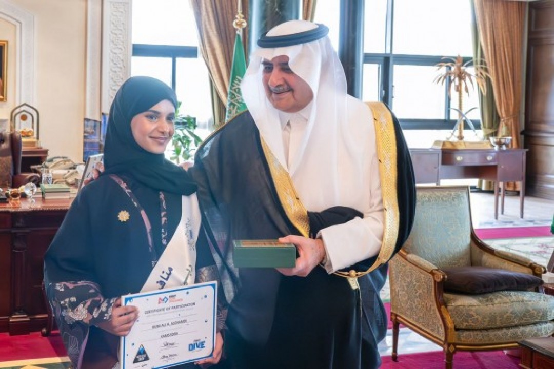 أمير تبوك يشيد بإنجاز طلاب مدارس الملك عبدالعزيز في تحدي الروبوتات العالمي