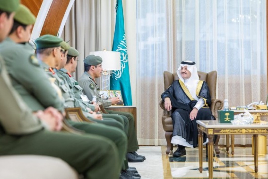 أمير الشرقية يستقبل مدير عام الجوازات