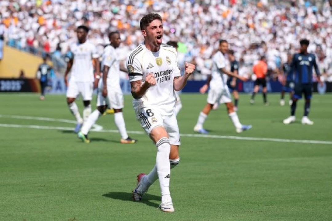 ريال مدريد يهزم باتشوكا بعشرة لاعبين ويعتلي الصدارة