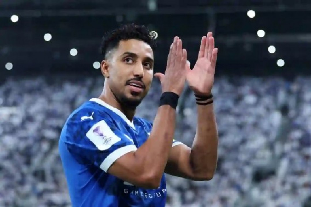 فحص يحدد موقف سالم الدوسري من لقاء مانشستر سيتي