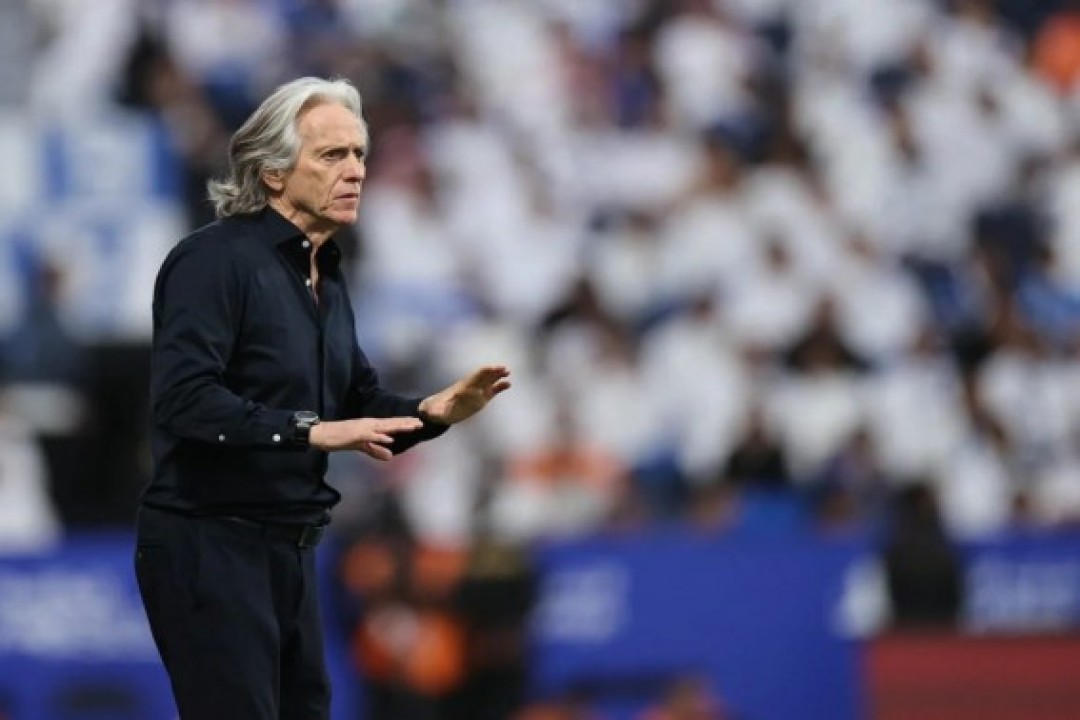 رونالدو يرشح جيسوس لتدريب النصر والبرتغالي يرد بالموافقة