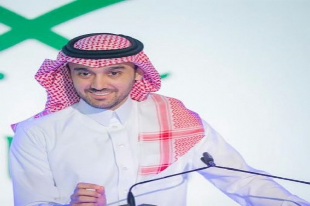 الأمير عبدالعزيز بن تركي الفيصل يساند الأخضر السعودي