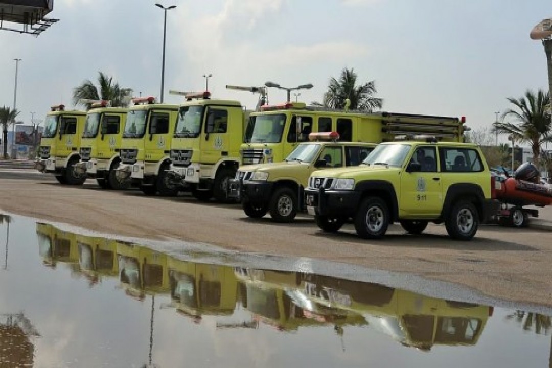الدفاع المدني يباشر حريقًا في منطقة جبلية ببني مازن.. والجهود متواصلة للسيطرة الكاملة