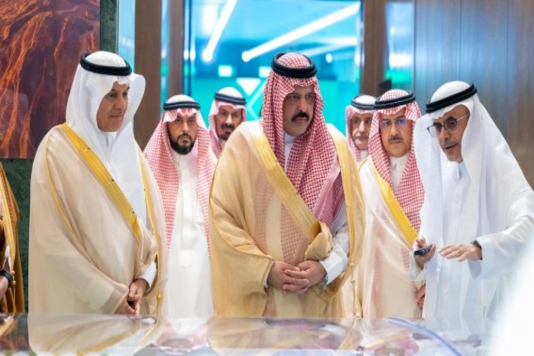 أمير حائل يطّلع على مشروع شركة الراعي الوطنية للمواشي بحضور وزير البيئة