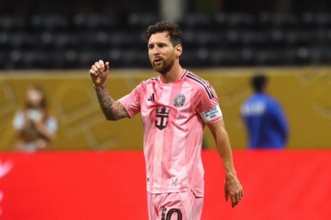 الأهلي يفاوض قائد الأرجنتين وإنتر ميامي ليونيل ميسي