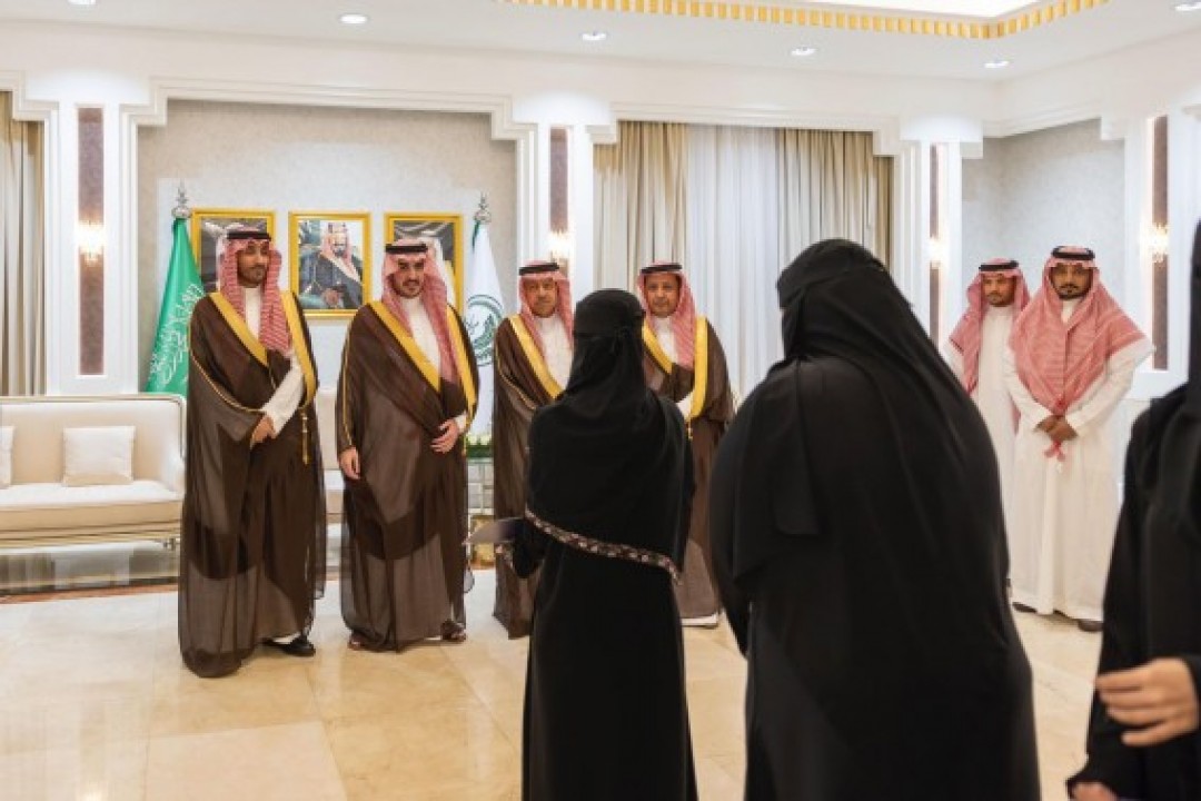 أمير منطقة الجوف يكرم الفائزين بجائزتي "المواطنة المسؤولة" و "صيتاثون"