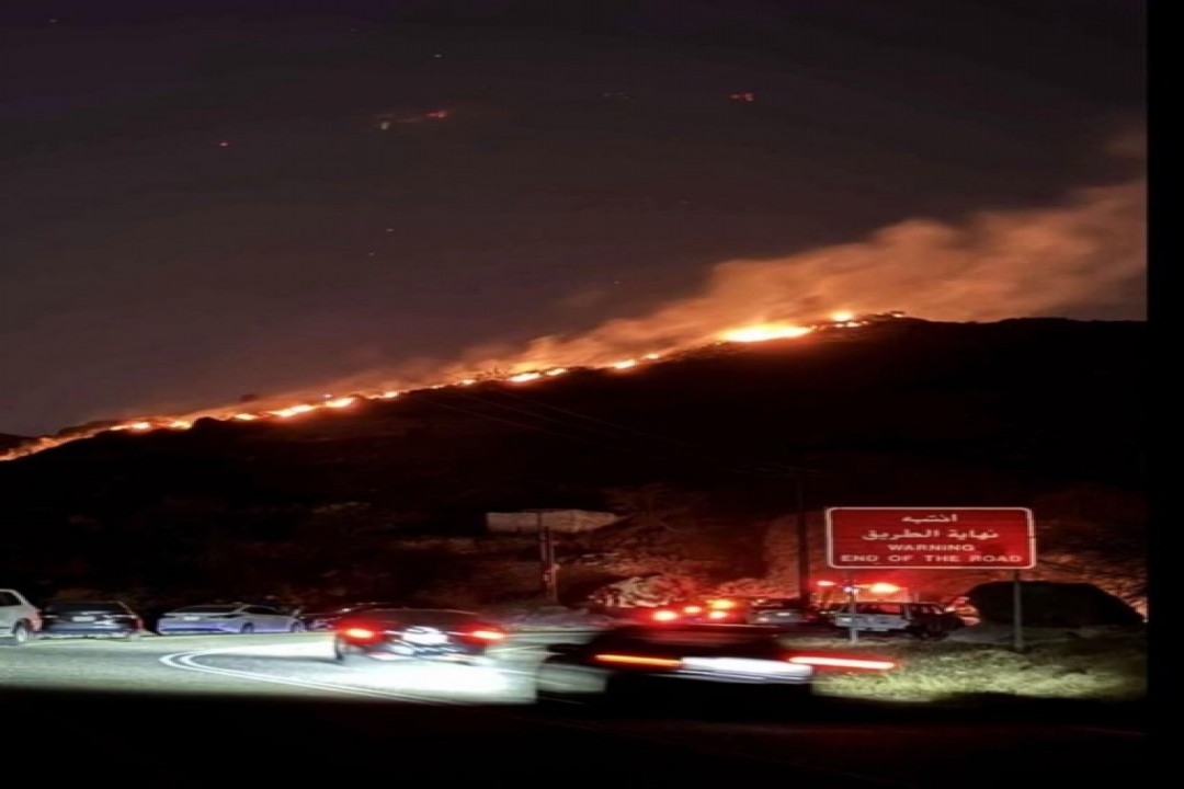 السيطرة على حريق جبل أثرب شرق بارق
