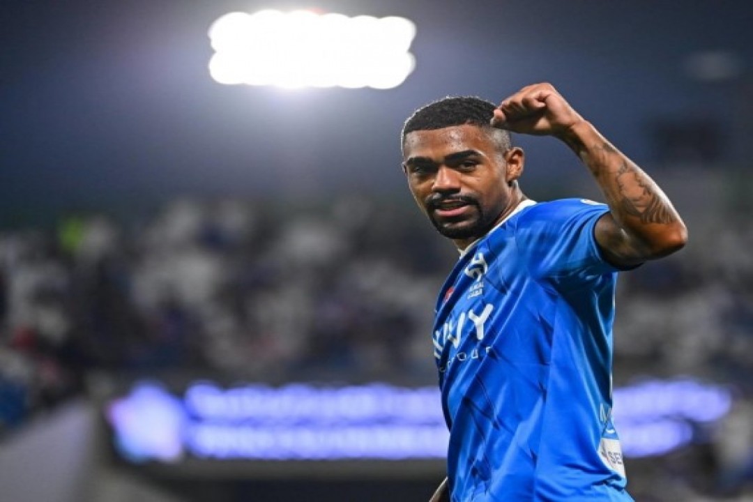 وكيل مالكوم ينفي رحيله: مستمر مع الهلال حتى 2027