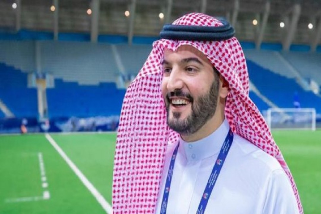 رئيس الهلال يطير إلى باريس لإنهاء صفقة ثيو هيرنانديز