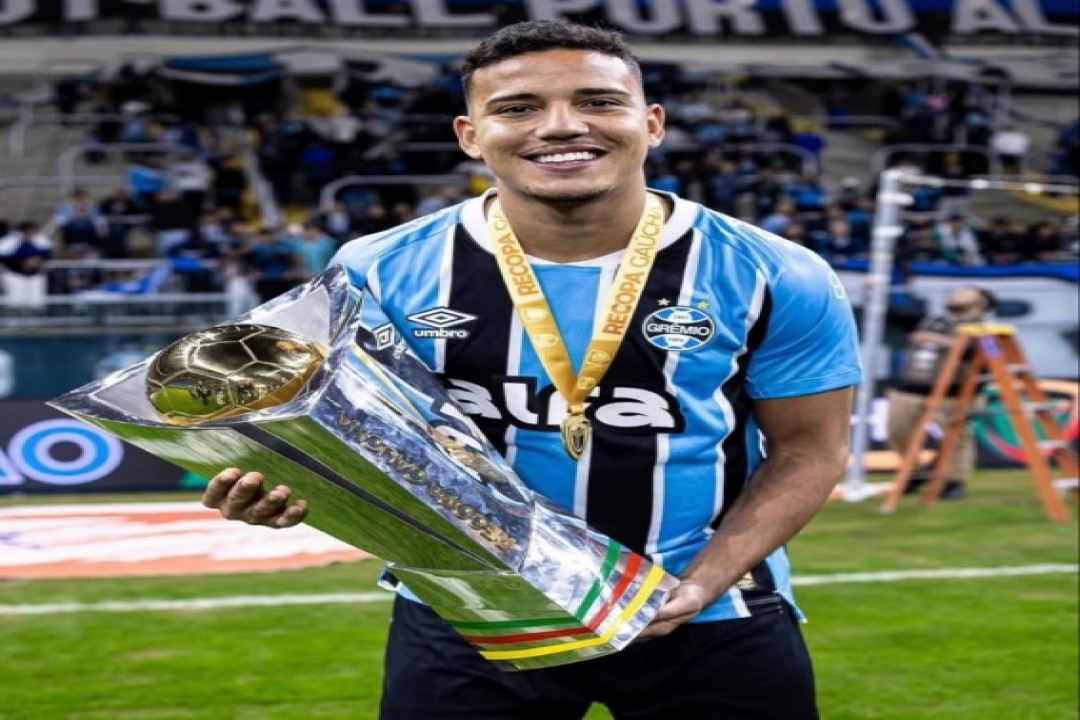 أنباء عن توصل الهلال لاتفاق مع جوستافو صخرة غريميو البرازيلي