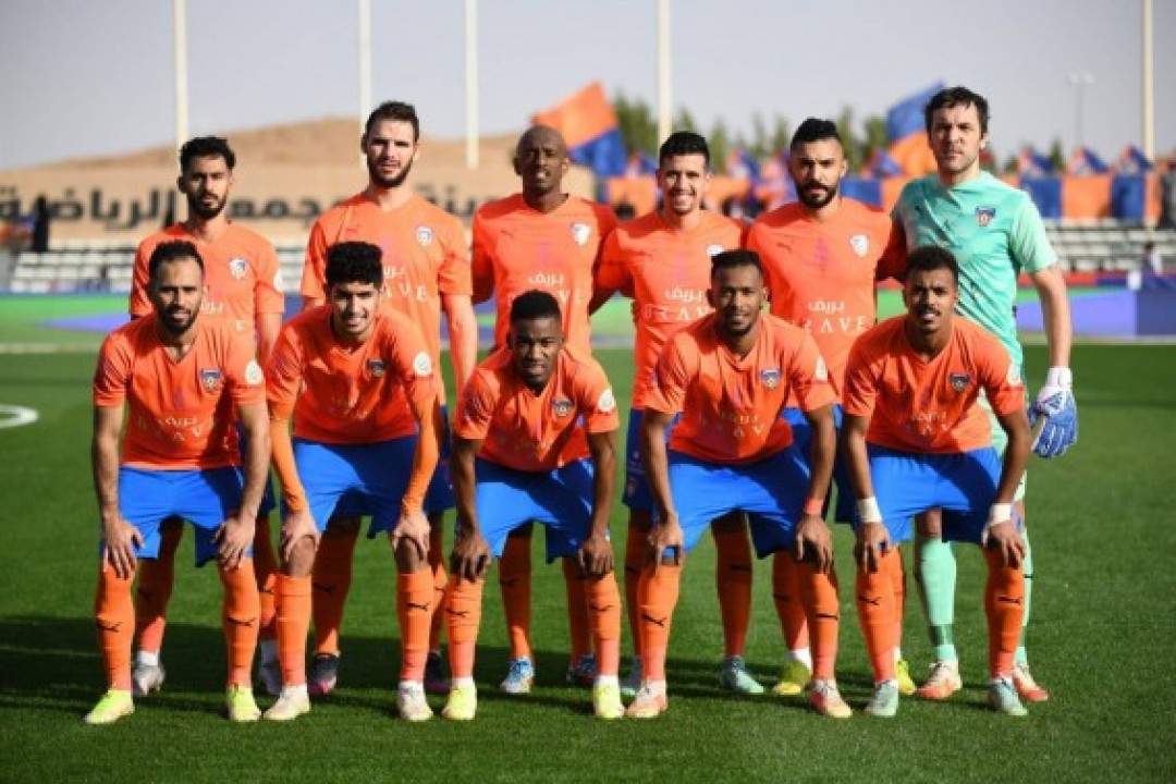 الفيحاء يعلن تعاقده مع الجزائري ياسين بنزية لمدة موسم
