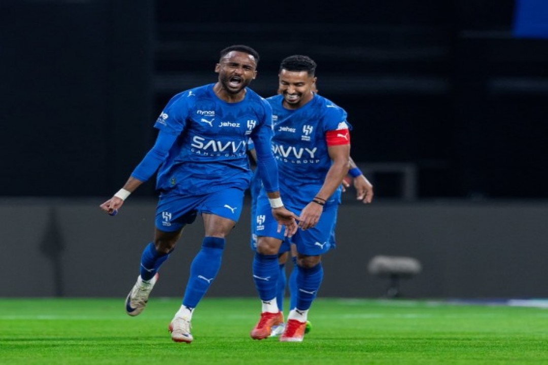 الهلال يضيء سماء روشن بانتصار افتتاحي على الرياض