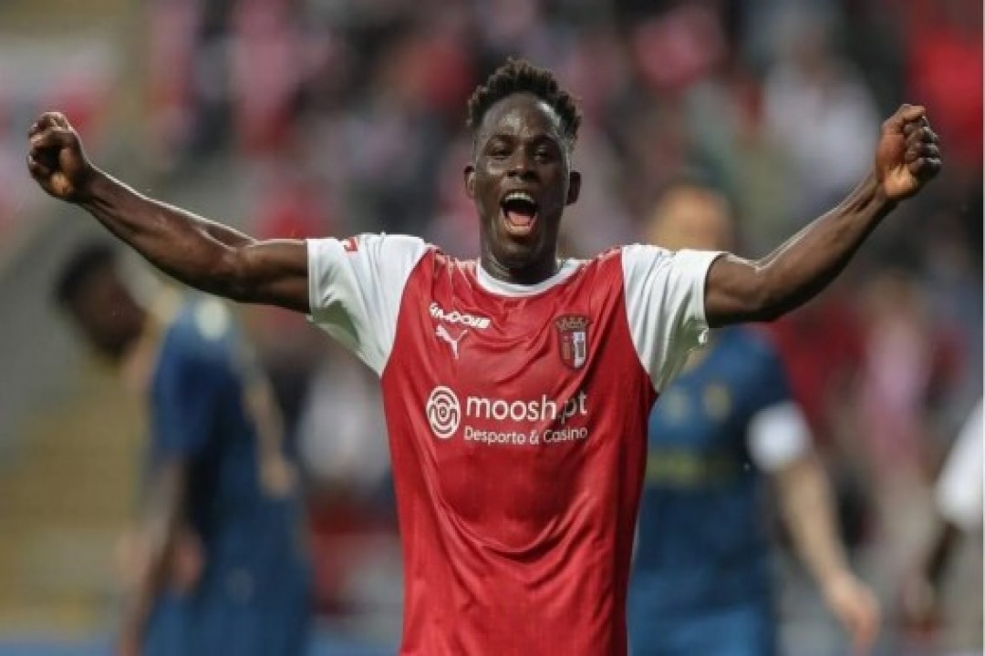 الاتحاد يصل إلى اتفاق لضم فيرنانديز ودومبيا لتعزيز صفوفه
