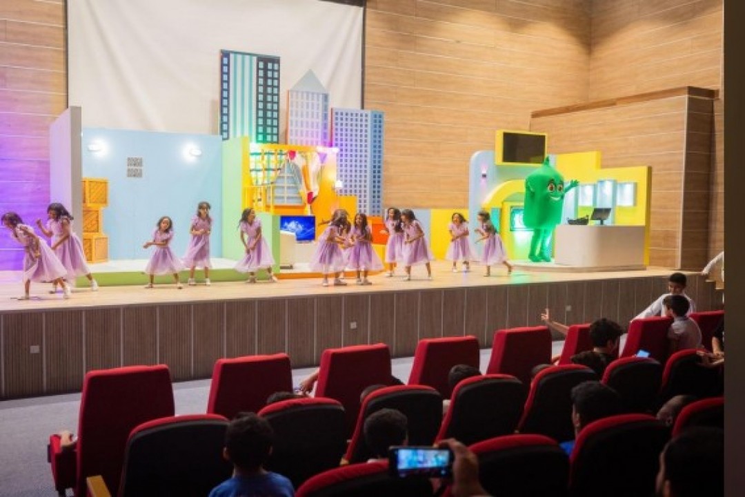 عرض مسرحي توعوي للأطفال لتعزيز ترشيد استهلاك الطاقة