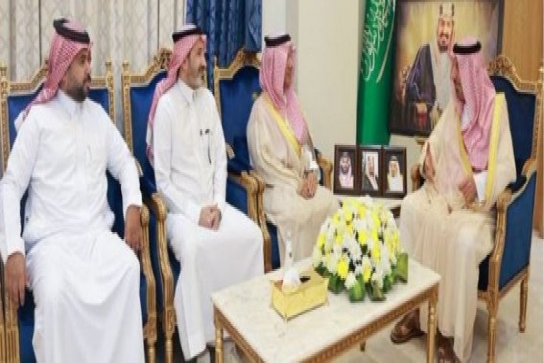 أمير نجران يكرم فريق صحة نجران لكرة الصالات بعد تتويجه ببطولة نجران تستاهل