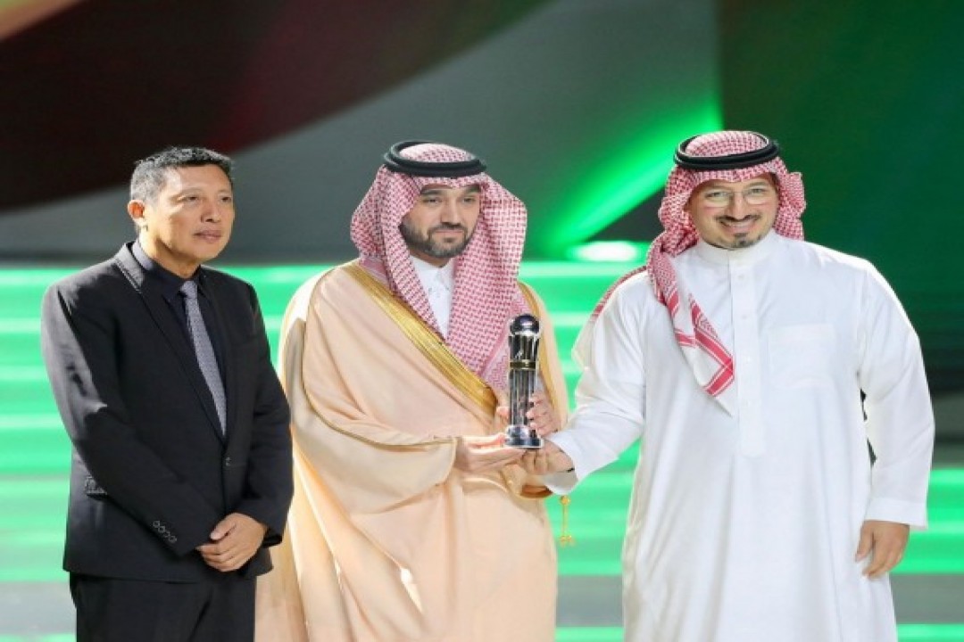 الاتحاد السعودي لكرة القدم يتوج بجائزة الأفضل في آسيا