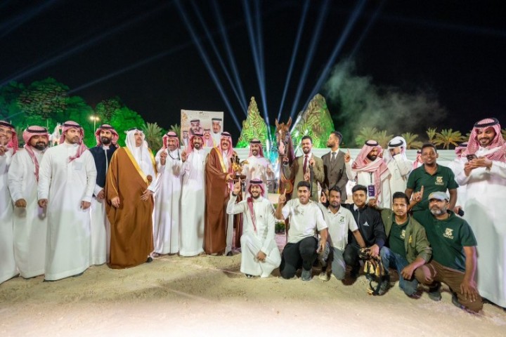 أمير حائل يكرم الفائزين في فئة الفحول ببطولة جمال الخيل العربية