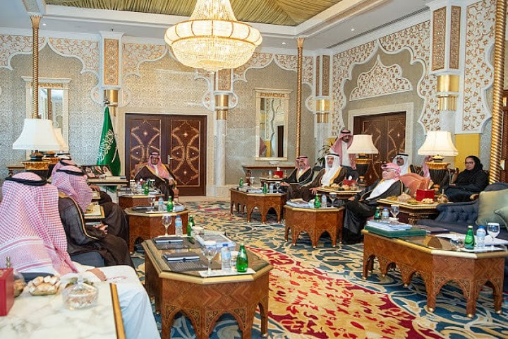 نائب أمير مكة يترأس الاجتماع الأول لنظارة وقف العين العزيزية