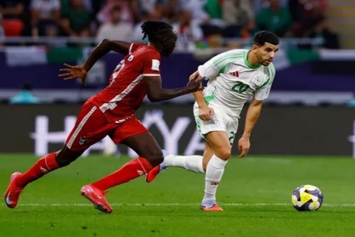 الجزائر تستهل حملة الدفاع عن لقبها بتعادل سلبي أمام السودان في كأس العرب