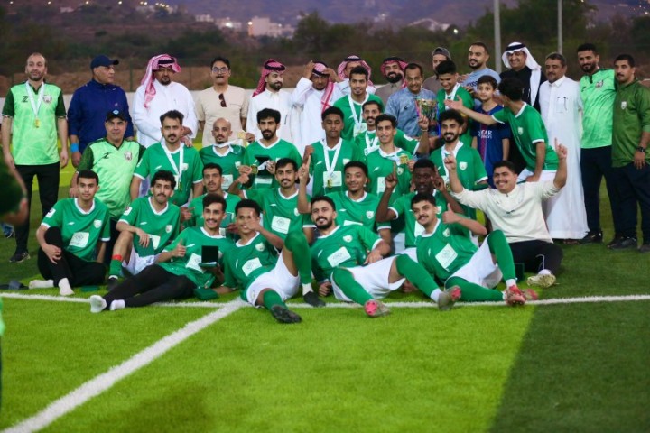 ألمع يتوّج بطلاً لتصفيات عسير والباحة ويتأهل للدور 32