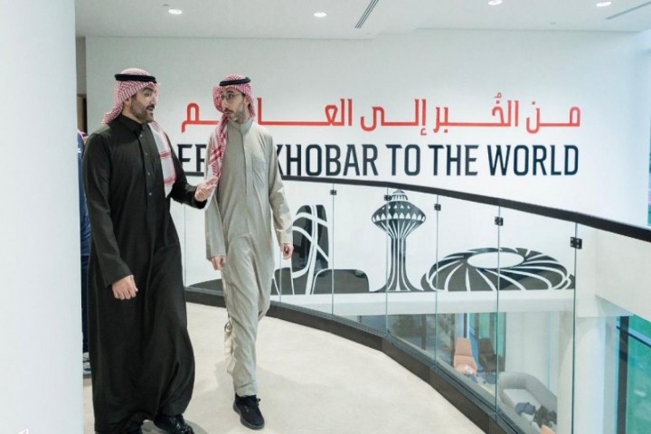 نادي القادسية يستقبل نائب وزير الرياضة في زيارة تفقدية