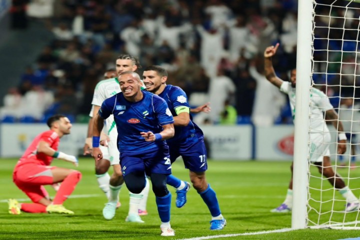 ثنائية فارجاس تُسقط الأهلي وتمنح الفتح فوزًا ثمينًا في الدوري السعودي