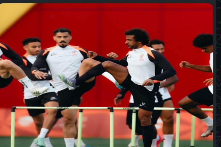 القادسية ينهي تحضيراته ويغادر إلى الرياض لمواجهة الشباب