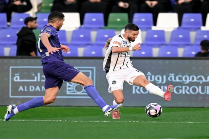 الفتح يضرب بقوة ويواصل انتصاراته بثنائية أمام الشباب