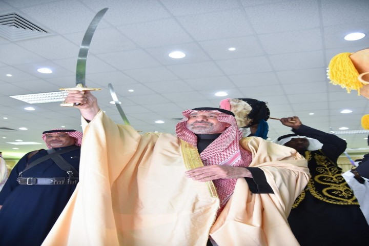 أمير نجران يشهد احتفاء أهالي شرورة ويشيد بهوية مهرجانها الشتوي