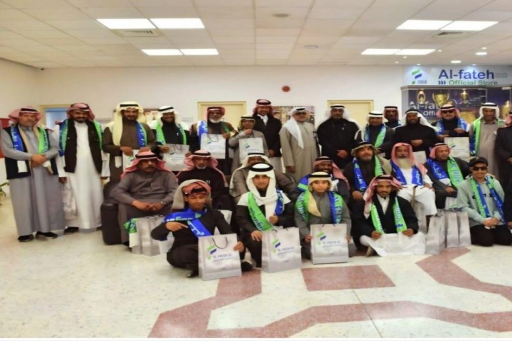 نادي الفتح يستقبل فريق العيوني التطوعي بالأحساء