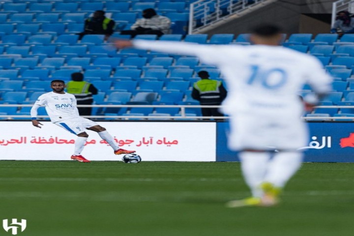 الرياض يفرض كلمته ويجبر الهلال على التعادل في ليلة باردة