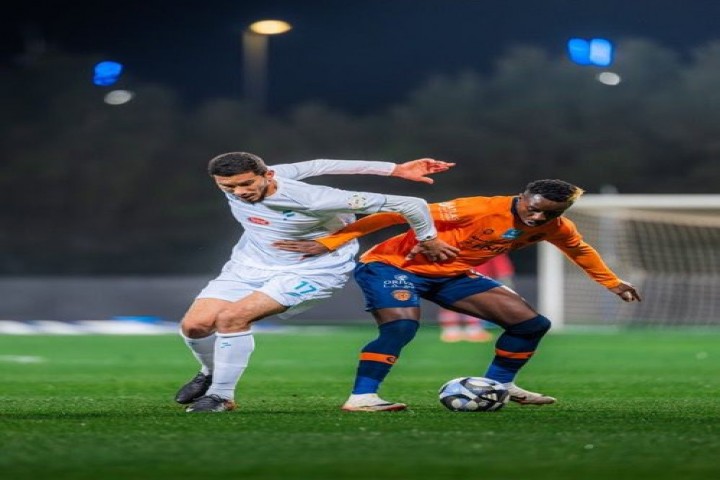 الفيحاء يحسم المواجهة أمام الفتح بثنائية متأخرة في دوري روشن