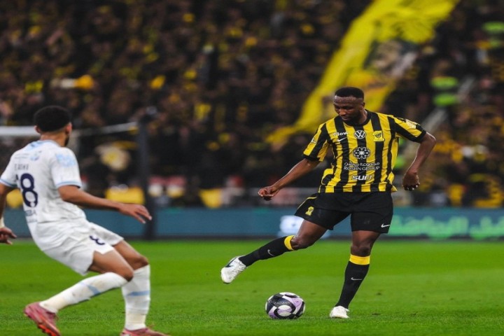 الاتحاد يحسم مواجهة الأخدود بثنائية عوار وكانتي