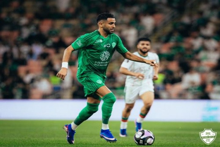 الأهلي يواصل مطاردته للصدارة برباعية قوية في شباك الاتفاق