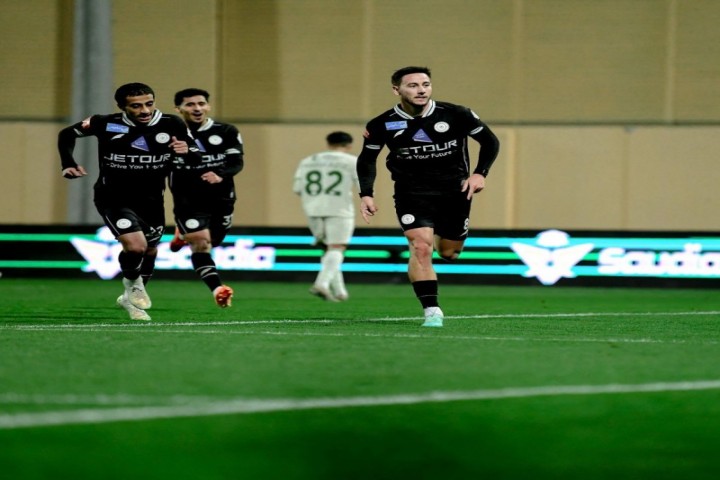 الشباب يكتسح الحزم برباعية ويعزز آماله في الهروب من القاع