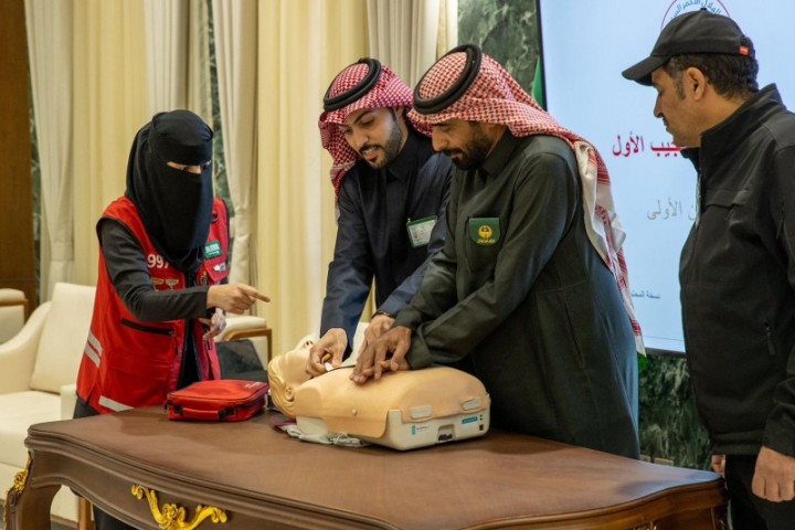 برنامج "الثمان الأولى" يعزّز الاستجابة الإسعافية في منشآت منطقة حائل