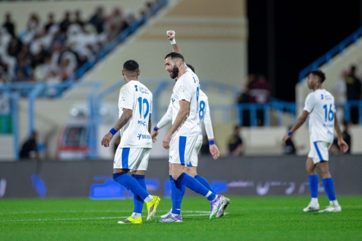 الهلال يضرب بقوة في نجران وبنزيما يسجل هاتريك