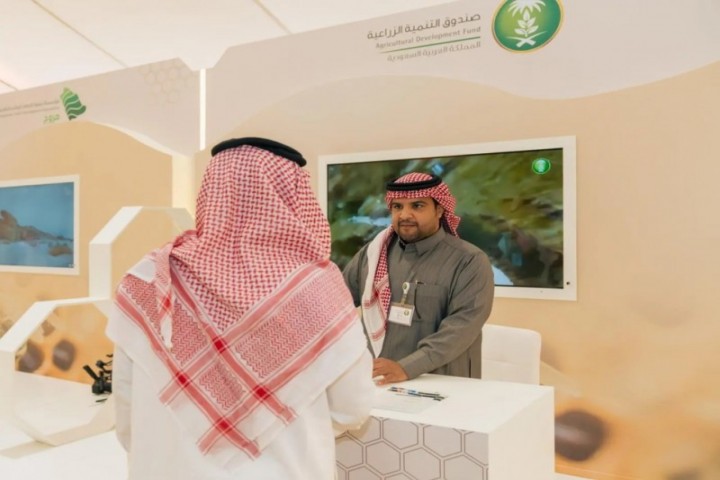 صندوق التنمية الزراعية يسجل حضورًا في فعالية واحة العسل بروضة خريم